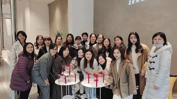 巧手做烘焙，甜蜜好時光——地產集團工會舉辦婦女節(jié)主題烘焙活動